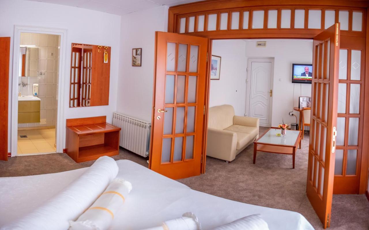 Hotel Integra Добой Экстерьер фото