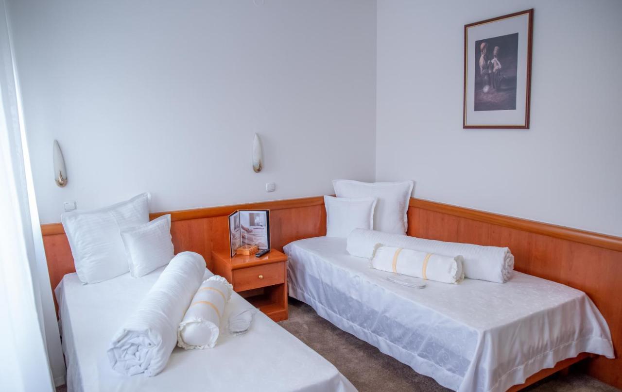Hotel Integra Добой Экстерьер фото