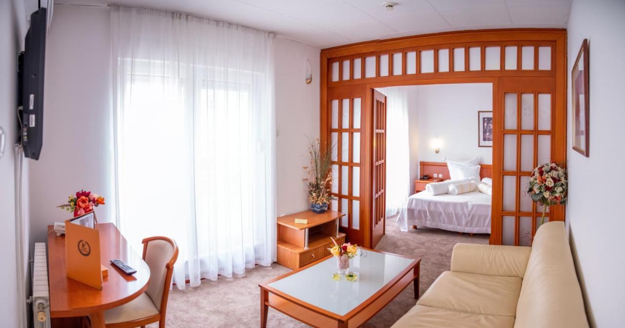 Hotel Integra Добой Экстерьер фото