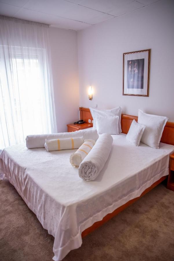 Hotel Integra Добой Экстерьер фото