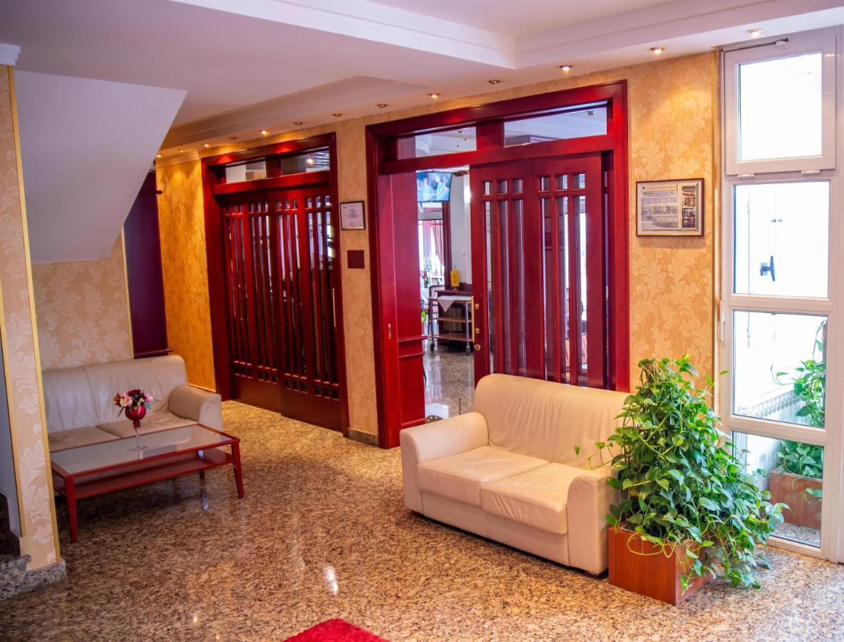 Hotel Integra Добой Экстерьер фото