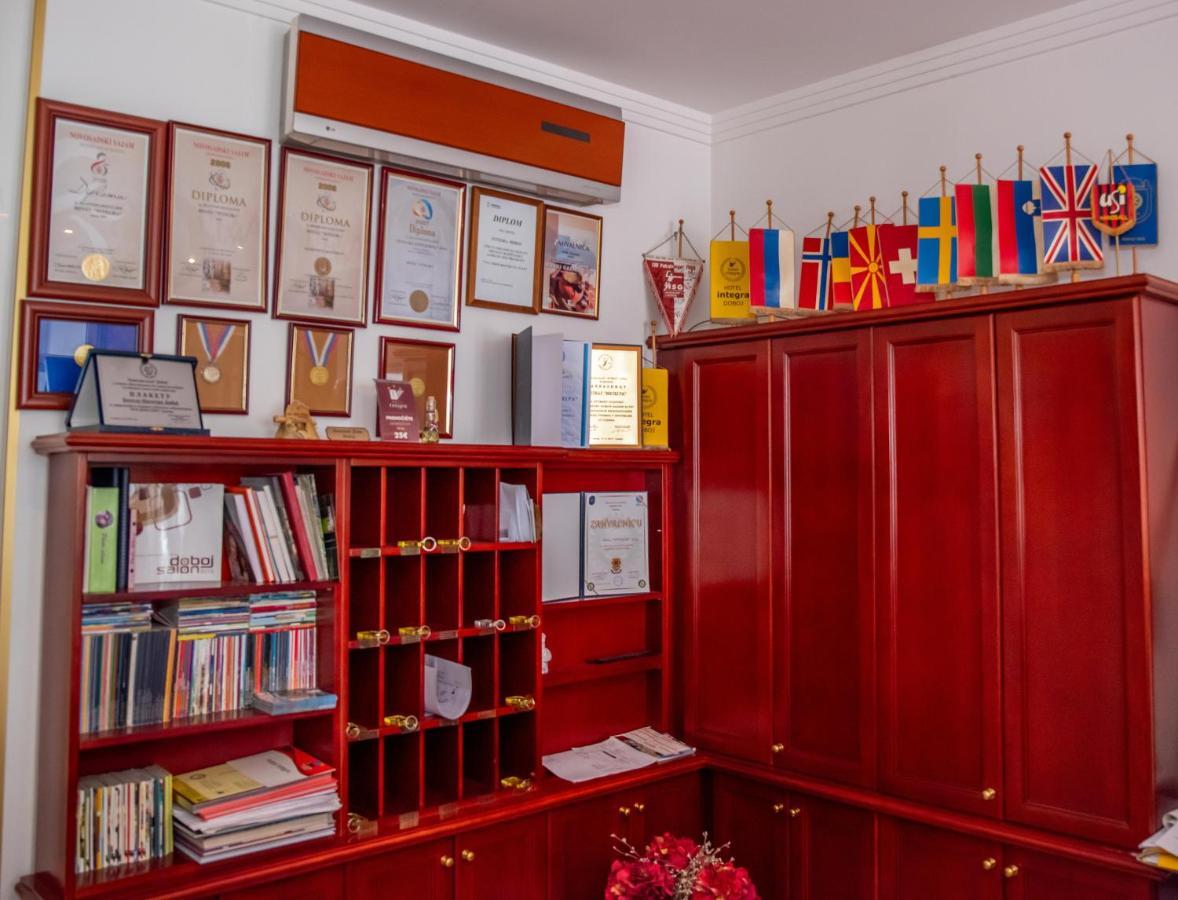 Hotel Integra Добой Экстерьер фото